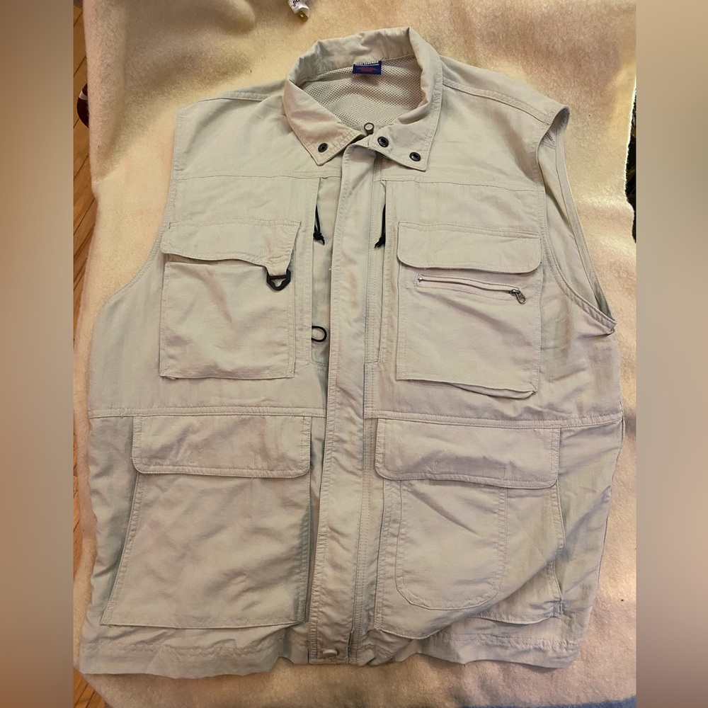 Reel Legends Fishing Vest size Lg